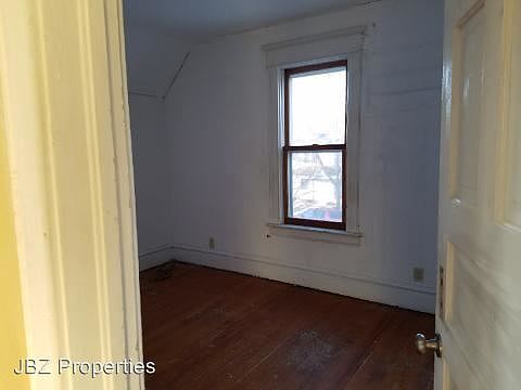 2nd image of 1115 Campbell Ave NW #2