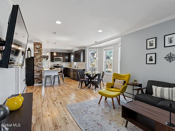 5th image of 73 Pleasantview Avenue