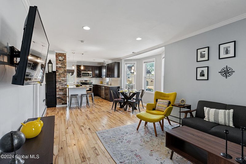 5th image of 73 Pleasantview Avenue