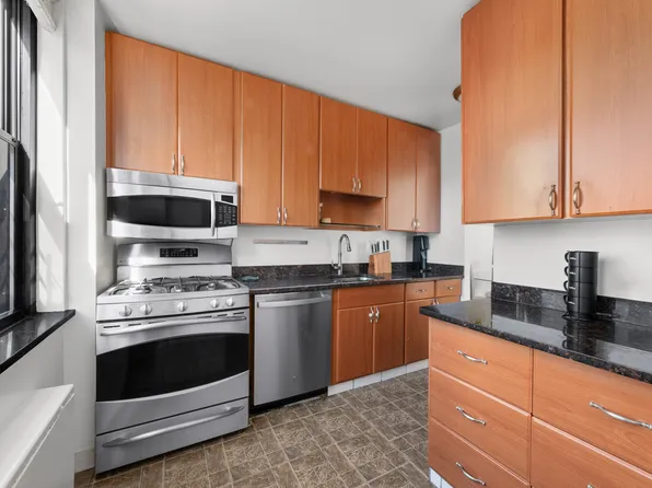 301 East 87th Street image 5 of 10