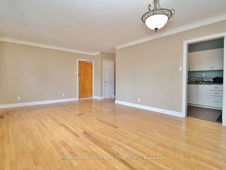 885 Maitland Ave — Photo 2