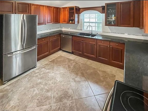 2nd image of 10190 Carolina St