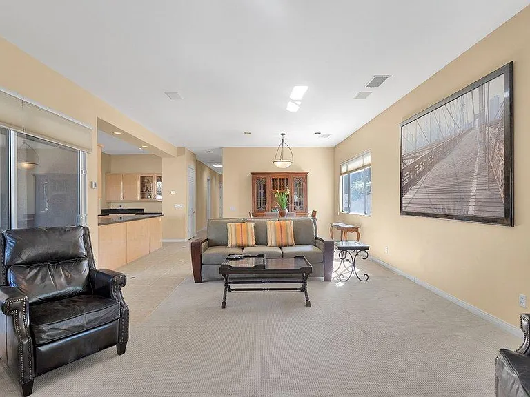 8 Macbeth Ct — Photo 35