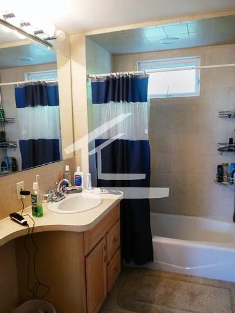 No Brokers Fee unit in Allston, Parking Included, Laundry on a Site, Eat-in Kitchen — Photo 3