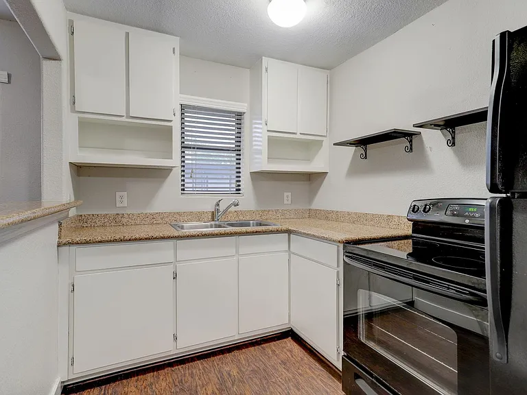 405 Hawthorne St #1-24 — Photo 5