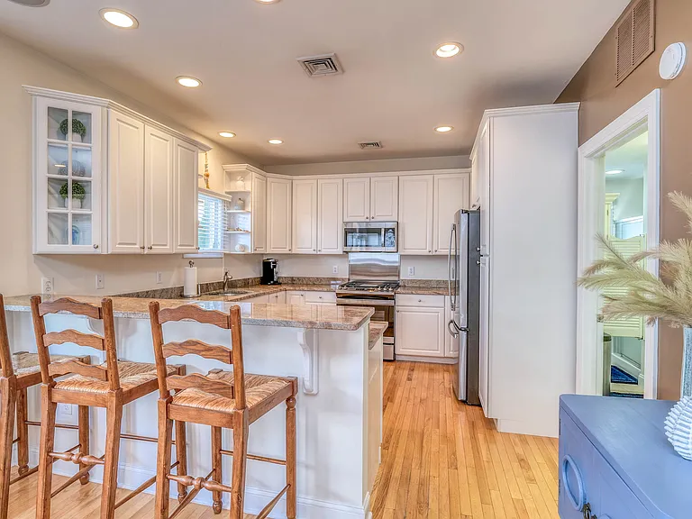119 N Belmont Ave — Photo 10