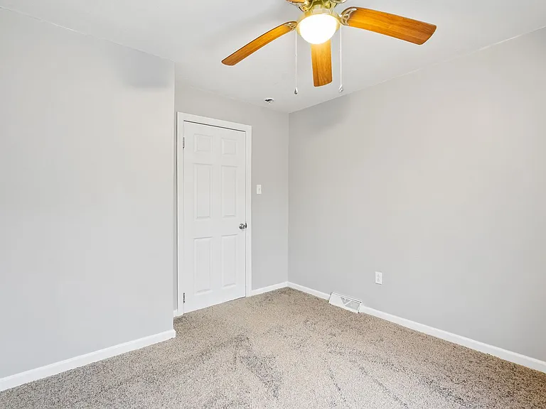 410 Lorenz Ave — Photo 13