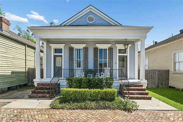 825 Pleasant St — Photo 1