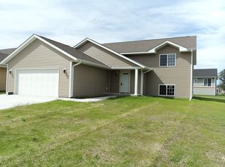 2000 Pratt Cir, Saint Peter, MN 56082