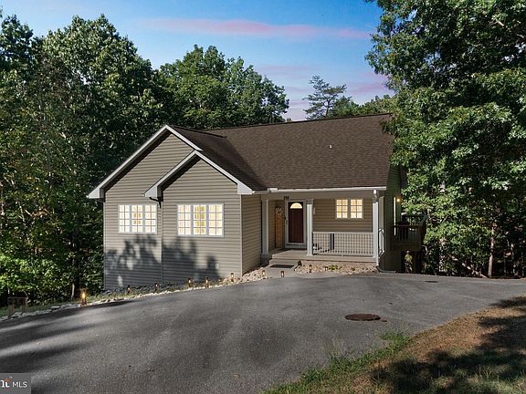 2nd image of 214 Melrose Ct
