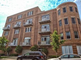 645 W Surf St #1A, Chicago, IL 60657