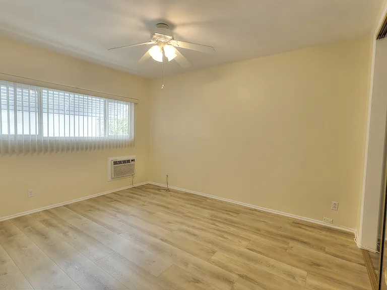 4808 Riverton Ave #6 — Photo 14