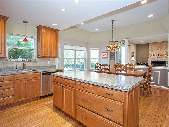5th image of 5 Hyacinth Ct