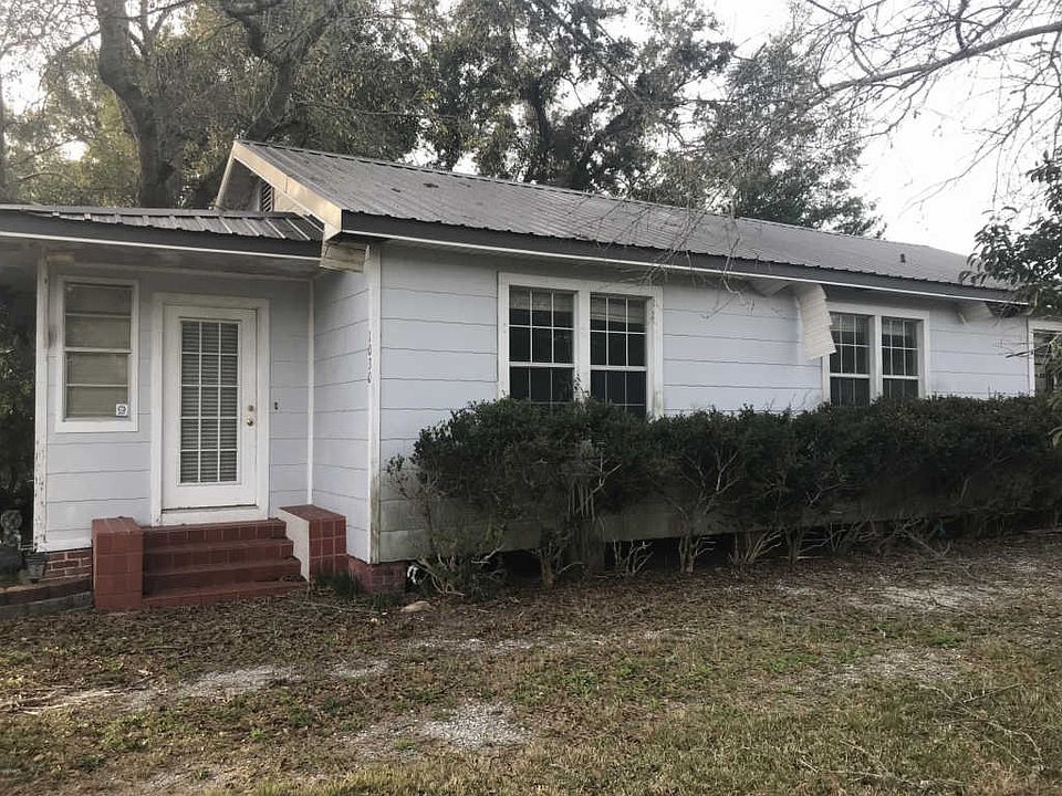 1st image of 1030 E Railroad St