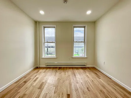 Rented by Apartmint Realty Group | media 8