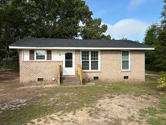 2 bed, 1.0 bath, 761 sqft, $995 — Photo 1