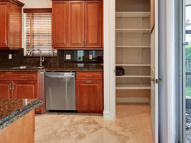 10640 NW 83rd Ct — Photo 22