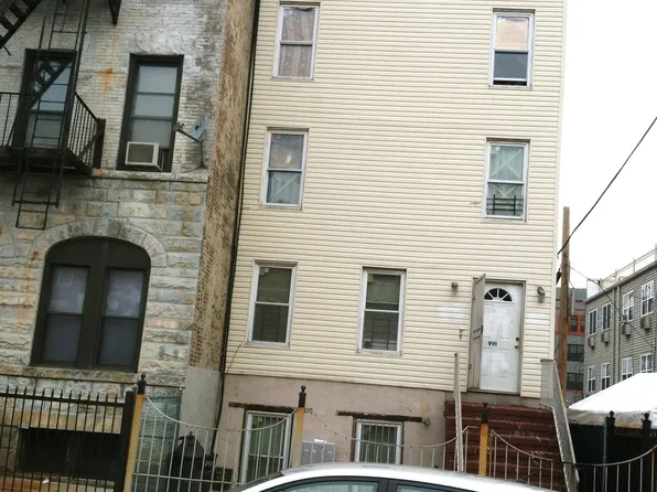 991 Putnam Ave, Brooklyn, NY 11221