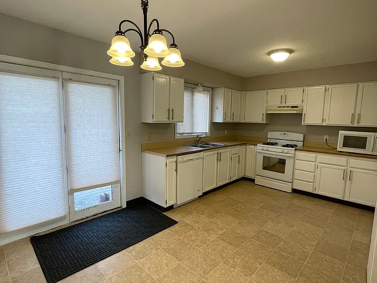 3025 N Cambay Ct — Photo 3