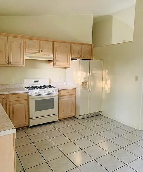 704 N Elizabeth Ave — Photo 3