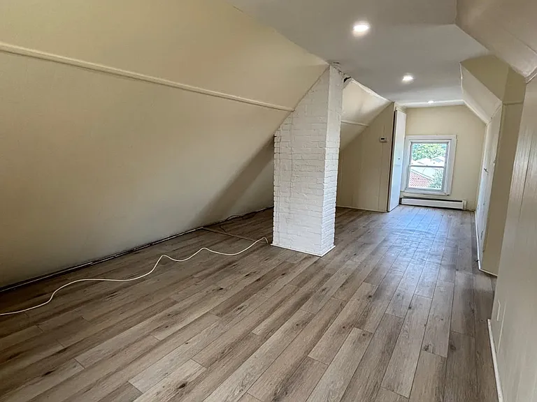 154 West St — Photo 2