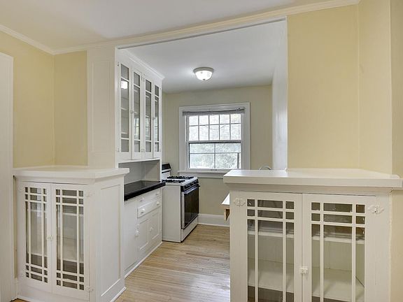 4th image of 108 Pierce St N APT 5