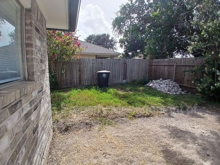 2725 Allencrest Dr — Photo 35