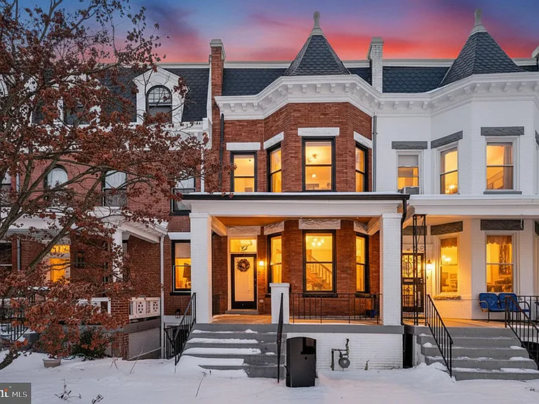 32 Adams St NW — Photo 2