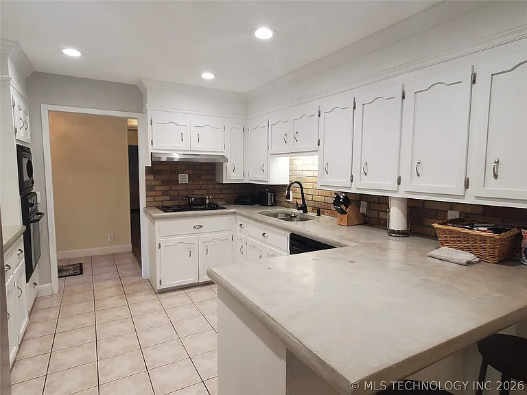 9336 S Lakewood Ave — Photo 3