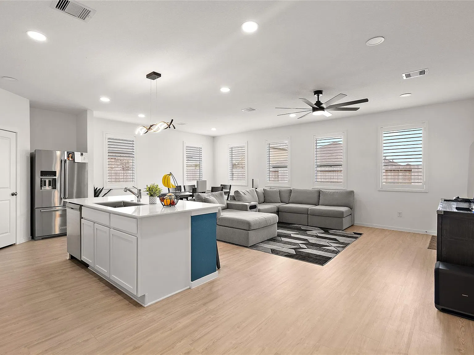4 bed, 2.0 bath, 1925 sqft, $2,400 — Photo 4