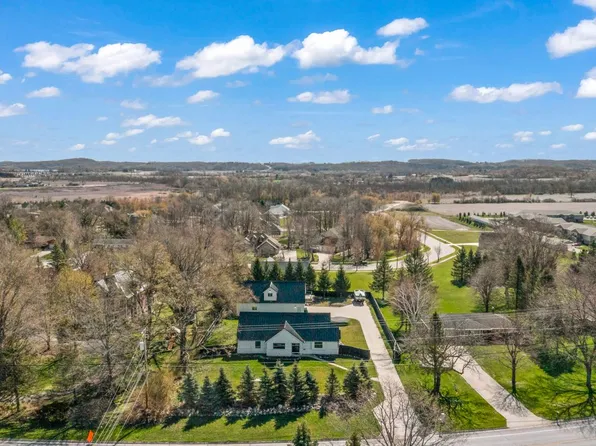 1560 Grand AVENUE, Hartford, WI 53027