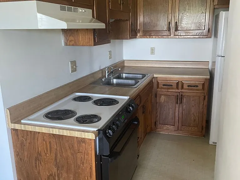 2940 Leeway Dr — Photo 10