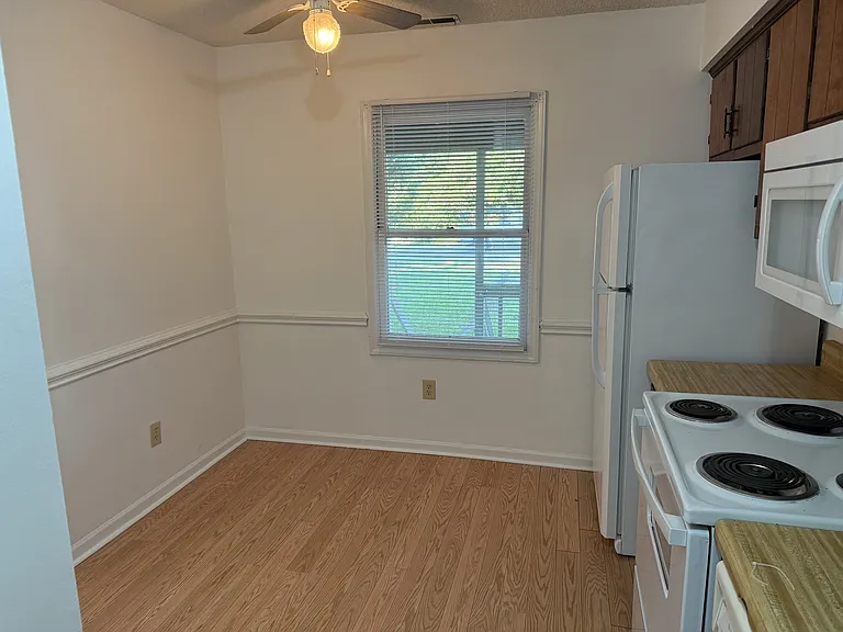 300 Lee Driveunit #B — Photo 10