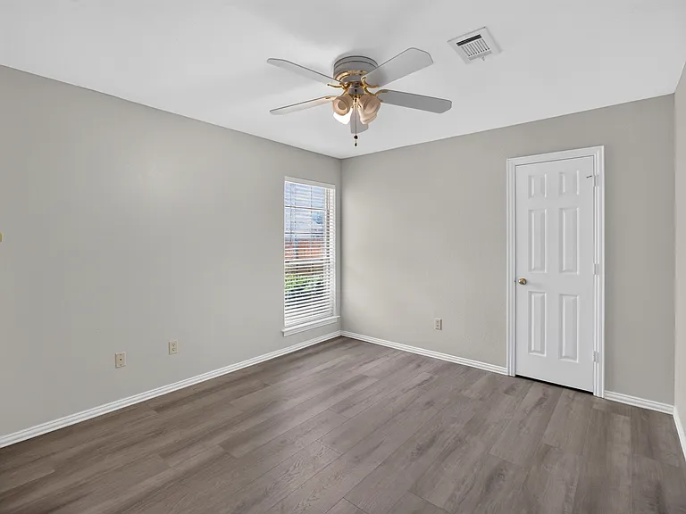 1037 McCoy Dr — Photo 18