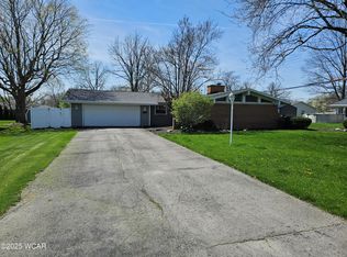 845 N Circle Dr, Wapakoneta, OH 45895