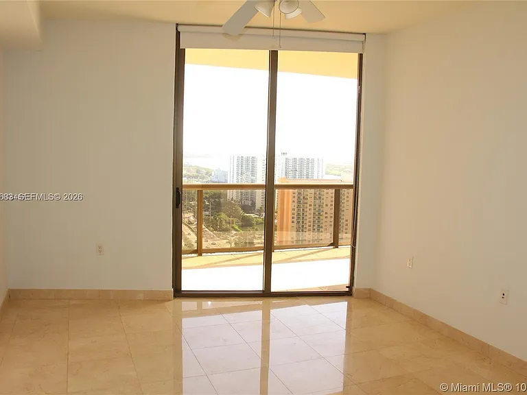 16275 Collins Ave — Photo 19