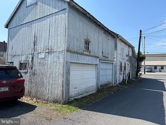 5th image of 205 Erie Ave