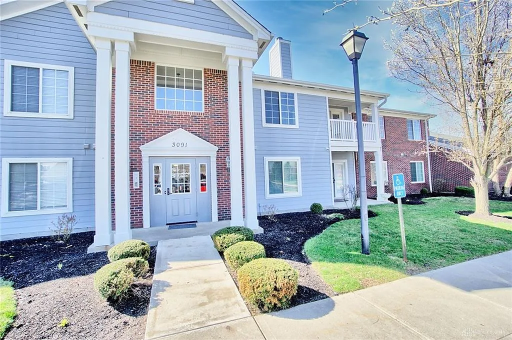 3091 Westminster Dr APT 207 photo 1