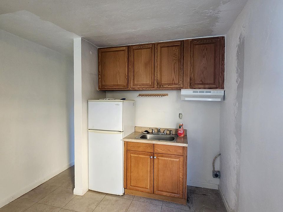 2nd image of 5050 Cass St APT 1