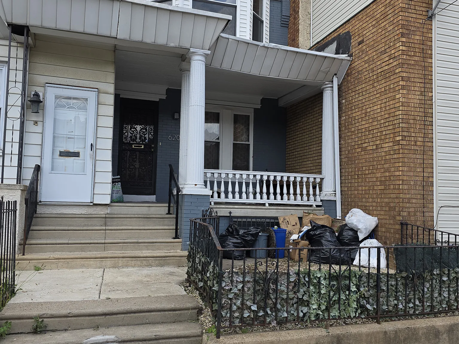 3 bed, 1128 sqft, $1,800 — Photo 1