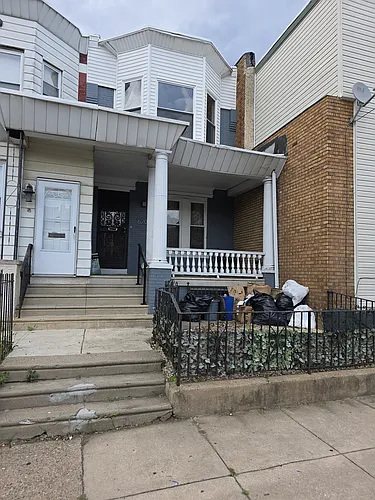 6205 Spruce St Photo 1