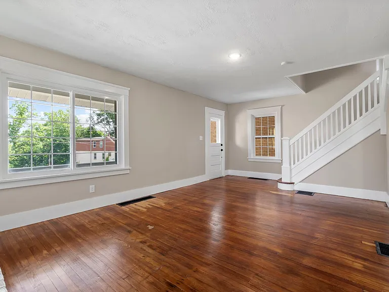 350 Ridgewood Ave — Photo 7