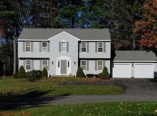 5B Foxfire Ln, Glenmont, NY 12077