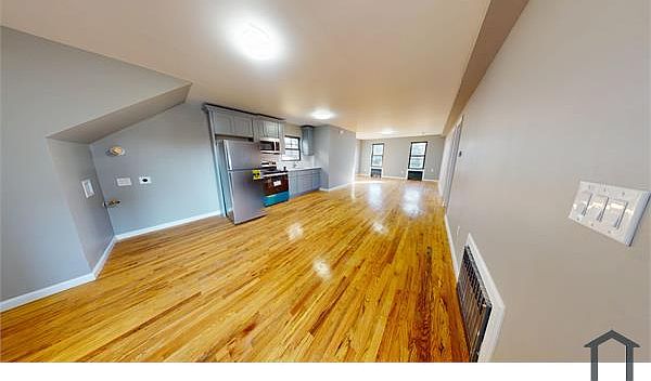 1st image of 253 Lockman Ave #1