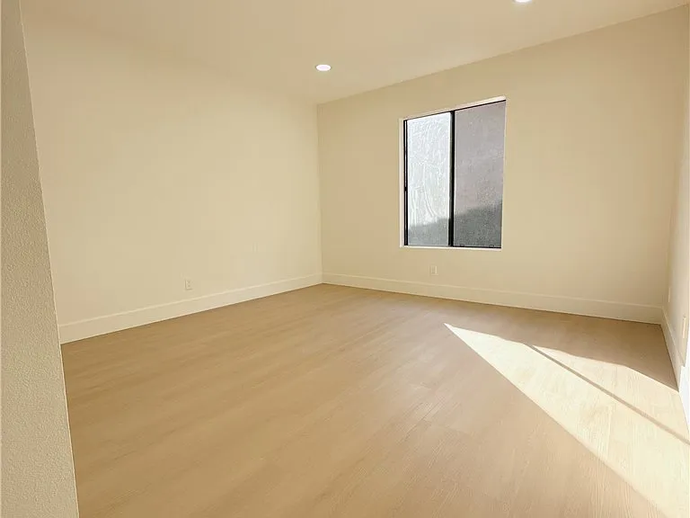 256 Streamwood — Photo 6
