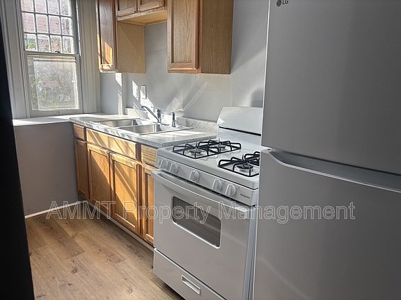 4th image of 1534 3rd Ave SE #1