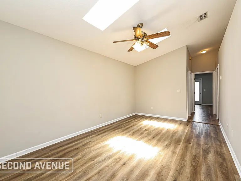 5647 Ellis Trace Dr — Photo 4