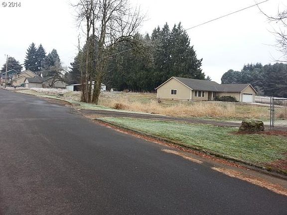 2nd image of 6500 NE 84th Pl