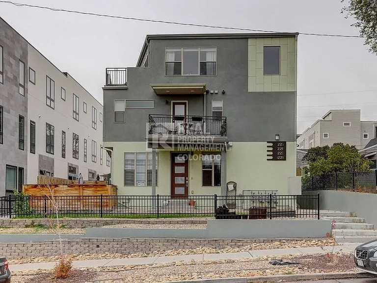 1227 N Perry St — Photo 1