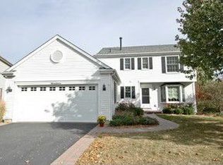 19 Deerpath Ct, Cary, IL 60013